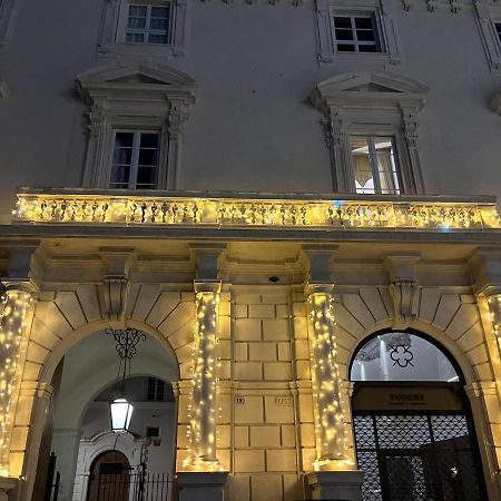 Palazzo Pica Alfieri Centro Storico Bed & Breakfast ลาควิลา ภายนอก รูปภาพ