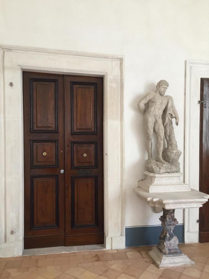 Palazzo Pica Alfieri Centro Storico Bed & Breakfast ลาควิลา ภายนอก รูปภาพ
